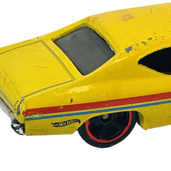 HOT WHEELS MUSCLE 1969 CHEVELLE SS 396 YELLOW Redline On Rims Coupe - Picture 6 of 13